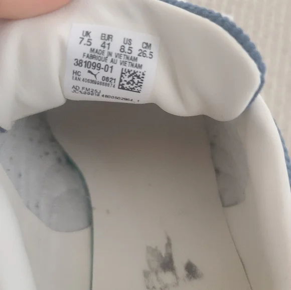 Sneakers - Picture 2 of 4